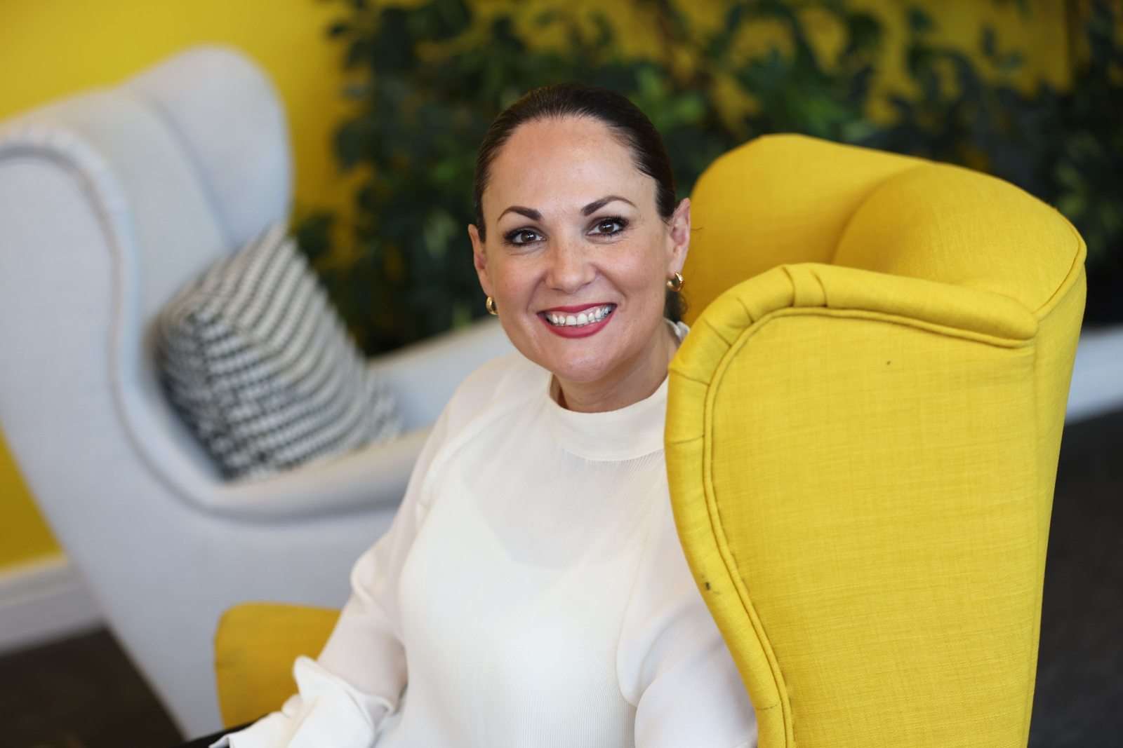 Rebecca Lis Therapy - Headshot